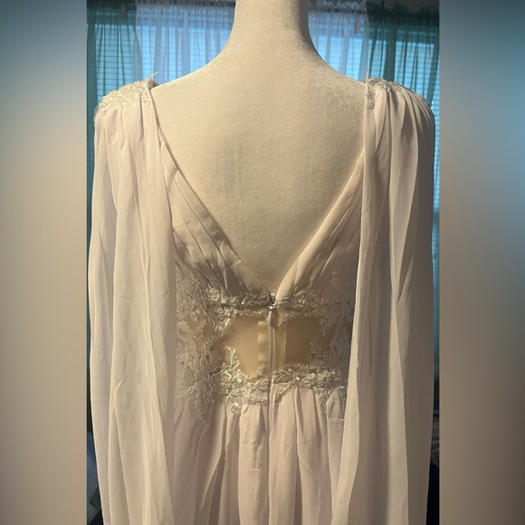 Elegant White Wedding Dress size 8 - Picture 8 of 12